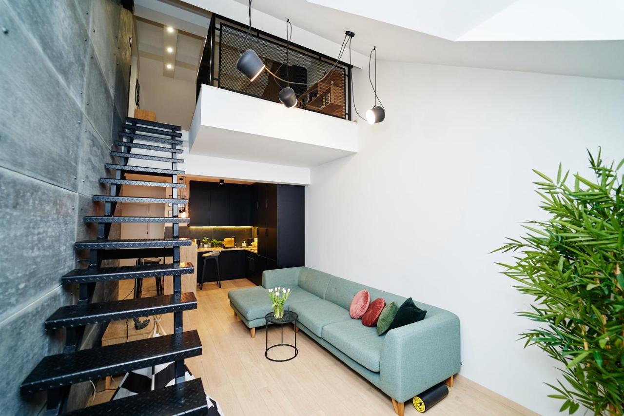 Loft Apartment *